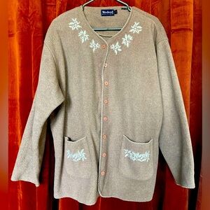 Vintage fleece cardigan with white embriodery